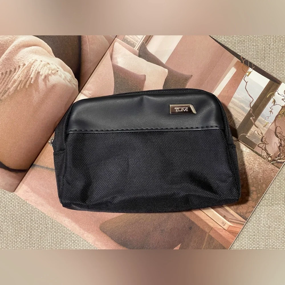 Tumi For Delta Lined Cosmetic/Toiletry Travel Pouch/Case In True Navy Blue